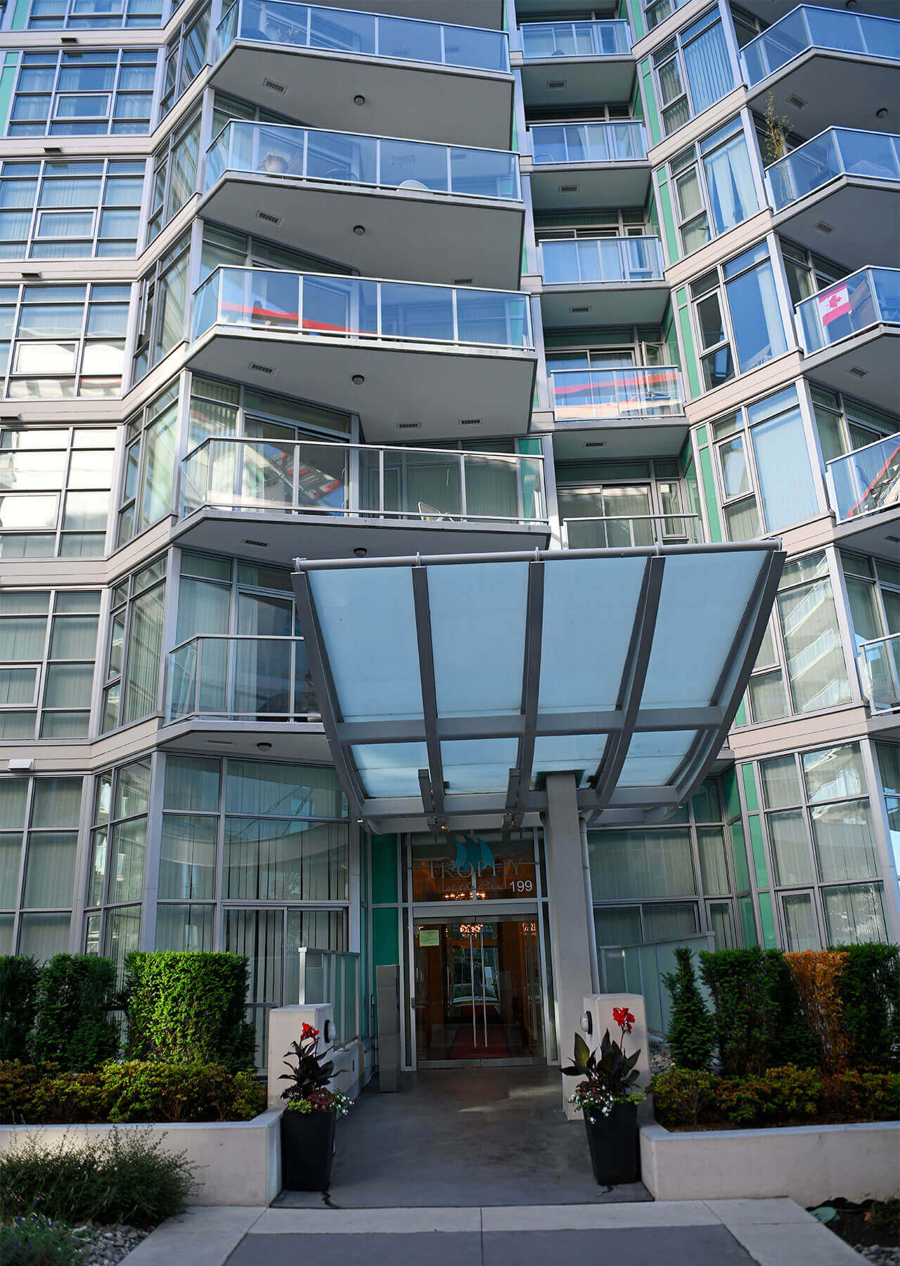 Trophy & Cascade at the Pier